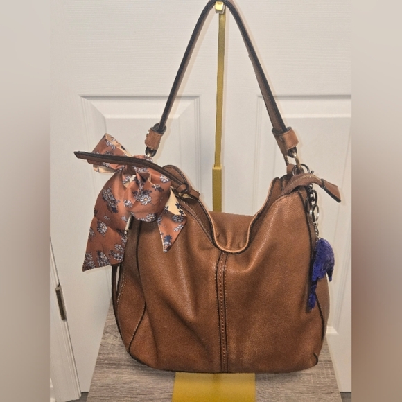 Realer Leather Shoulderbag - Picture 1 of 16